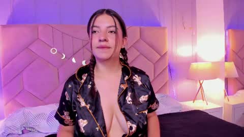 Snapshot of sara_deen chatting on June 25, 11:37 am Sara online show from June 25, 11:37 am