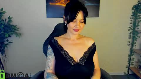 Snapshot of sara_devills chatting on May 2, 12:59 am Sara online show from May 2, 12:59 am