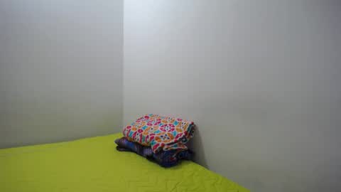 sara felipe online show from February 12, 4:01 am