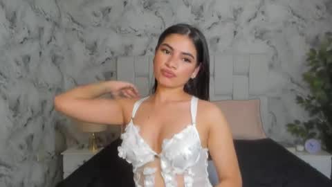 Snapshot of sara_fernandezz chatting on March 8, 3:50 am sara online show from March 8, 3:50 am