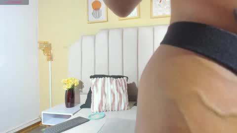 Snapshot of sara_hannks chatting on April 30, 8:57 pm sara_hannks online show from April 30, 8:57 pm