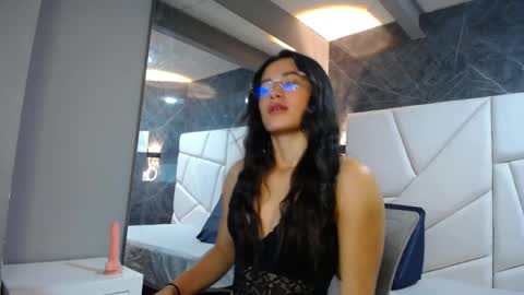 Snapshot of sara_hoffman_4 chatting on April 7, 12:16 pm Sara online show from April 7, 12:16 pm