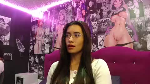 Snapshot of sara_hoffman_4 chatting on April 14, 12:22 pm Sara online show from April 14, 12:22 pm