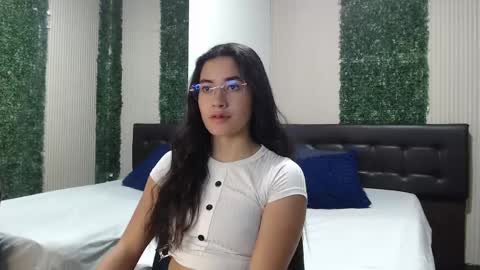 Snapshot of sara_hoffman_4 chatting on April 20, 12:19 pm Sara online show from April 20, 12:19 pm