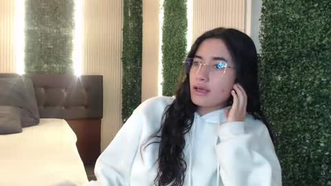 Snapshot of sara_hoffman_4 chatting on April 23, 12:29 pm Sara online show from April 23, 12:29 pm