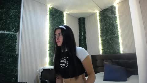 Snapshot of sara_hoffman_4 chatting on May 1, 1:05 pm Sara online show from May 1, 1:05 pm