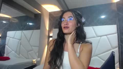 Snapshot of sara_hoffman_4 chatting on May 10, 12:43 pm Sara online show from May 10, 12:43 pm