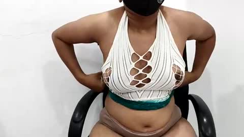 Snapshot of sara_kajal000 chatting on June 9, 9:43 am sara kajal online show from June 9, 9:43 am