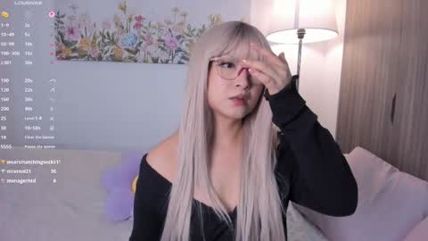 Snapshot of sara_kim_ chatting on October 4, 11:14 pm Sara new account give me thomb up Follow me help me reach 15k followers again online show from October 4, 11:14 pm