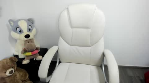 sarah  LIZCANO....... online show from December 26, 2:05 pm