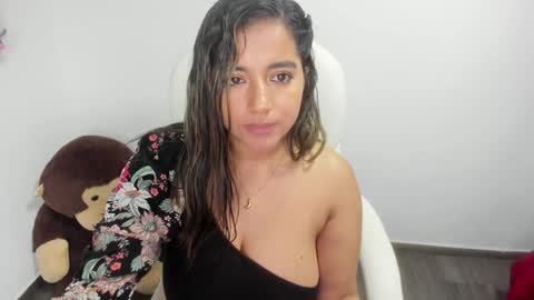 sarah  LIZCANO....... online show from January 4, 1:53 pm