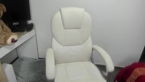 sarah  LIZCANO....... online show from February 27, 1:49 pm