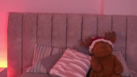 Snapshot of sara_lopee1 chatting on December 3, 11:52 am sara_lopee1 online show from December 3, 11:52 am