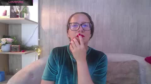 Sara   online show from February 3, 9:42 pm