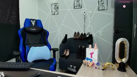 Snapshot of sara_moon3 chatting on June 27, 12:22 pm Sara online show from June 27, 12:22 pm