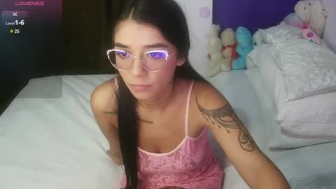 sara_ramirez0 online show from January 12, 11:58 pm