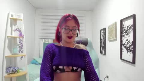 sara_red_x online show from April 22, 3:31 am
