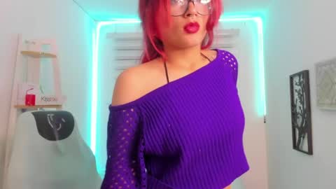 Snapshot of sara_red_x chatting on May 30, 5:26 am sara_red_x online show from May 30, 5:26 am