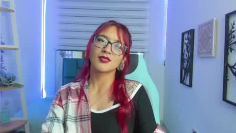 Snapshot of sara_red_x chatting on June 8, 3:18 am sara_red_x online show from June 8, 3:18 am