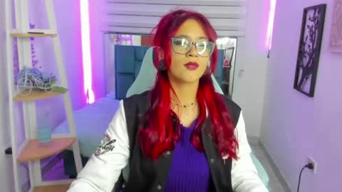Snapshot of sara_red_x chatting on June 10, 3:18 am sara_red_x online show from June 10, 3:18 am