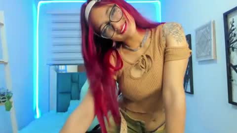 Snapshot of sara_red_x chatting on June 18, 3:29 am sara_red_x online show from June 18, 3:29 am