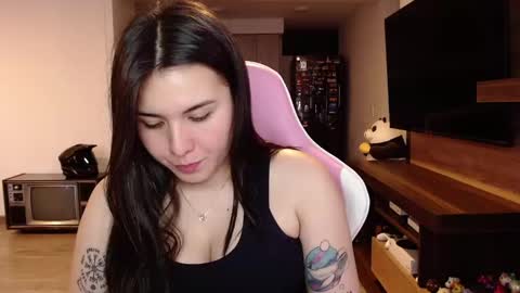 Snapshot of sara_sunrise_ chatting on December 5, 6:11 pm Sara online show from December 5, 6:11 pm