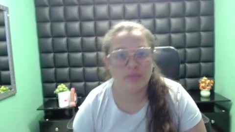 Snapshot of sara_thonson_ chatting on February 2, 1:19 pm sara_thonson_ online show from February 2, 1:19 pm