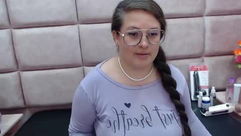 Snapshot of sara_thonson_ chatting on February 9, 9:05 am sara_thonson_ online show from February 9, 9:05 am