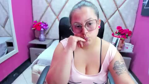 sara_thonson_ online show from December 16, 2:44 pm