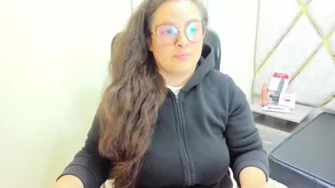 sara_thonson_ online show from May 16, 3:36 am