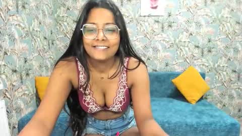 Snapshot of saraa_jayy chatting on September 29, 6:51 am saraa_jayy online show from September 29, 6:51 am