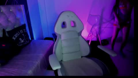 saraa_li online show from September 23, 3:20 am