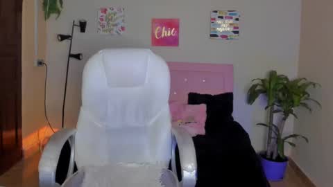 Sarah Ramirez online show from February 19, 2:44 pm