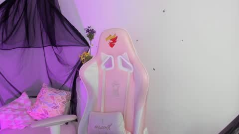 Sarah Ramirez online show from March 1, 1:11 am