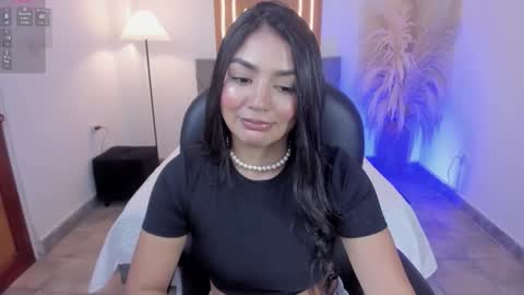 Snapshot of saraa_stormy chatting on February 20, 1:33 pm saraa_stormy online show from February 20, 1:33 pm