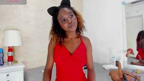 saraacollinss online show from March 5, 12:16 am