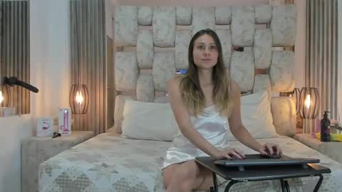 saraANDyoni online show from January 4, 4:43 pm