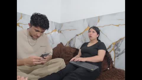 sara and thomas online show from November 22, 10:09 pm