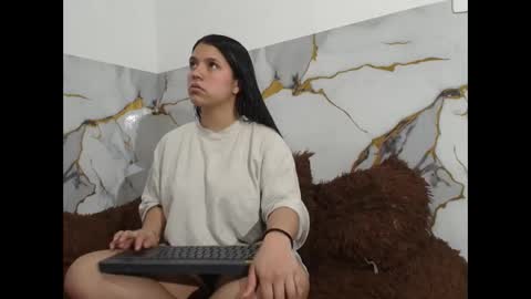 sara and thomas online show from January 6, 12:25 am