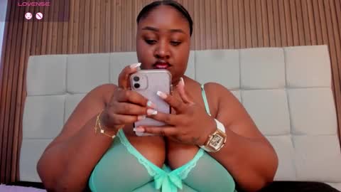 Snapshot of saraby_blandon chatting on September 14, 11:20 am online show from September 14, 11:20 am