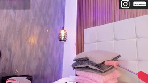   online show from November 15, 10:45 am