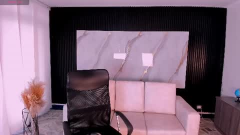 Snapshot of saracorraless chatting on July 1, 6:18 pm Sara Everyday From 1430 to 2130 Col Time online show from July 1, 6:18 pm