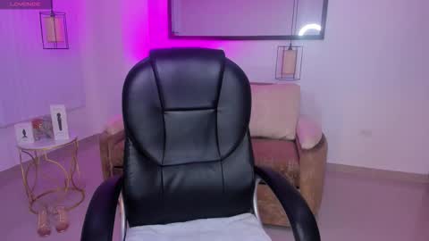 saracruz online show from March 18, 2:47 am