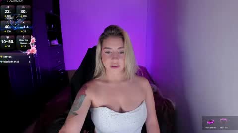 Snapshot of saradiazxxx chatting on May 14, 1:29 pm saradiazxxx online show from May 14, 1:29 pm