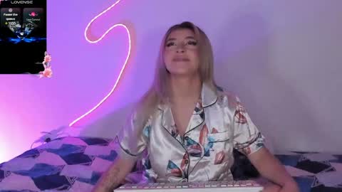 Snapshot of saradiazxxx chatting on May 25, 8:09 am saradiazxxx online show from May 25, 8:09 am