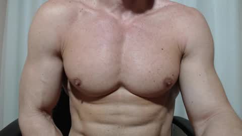 saradorj92 online show from April 7, 11:15 pm