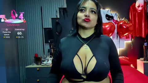 Snapshot of sarah0917 chatting on February 14, 8:27 pm sarah917 online show from February 14, 8:27 pm