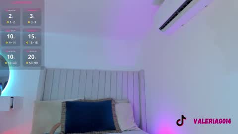 Sarah Bonneth online show from November 22, 11:09 am