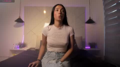 sarah_collens_ online show from July 3, 11:49 am