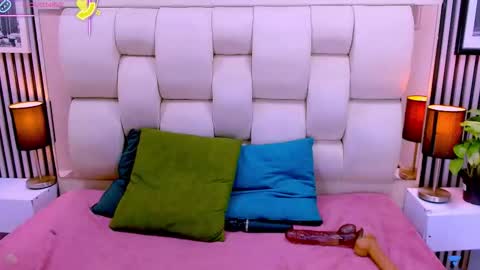 Sarah online show from December 18, 1:33 am